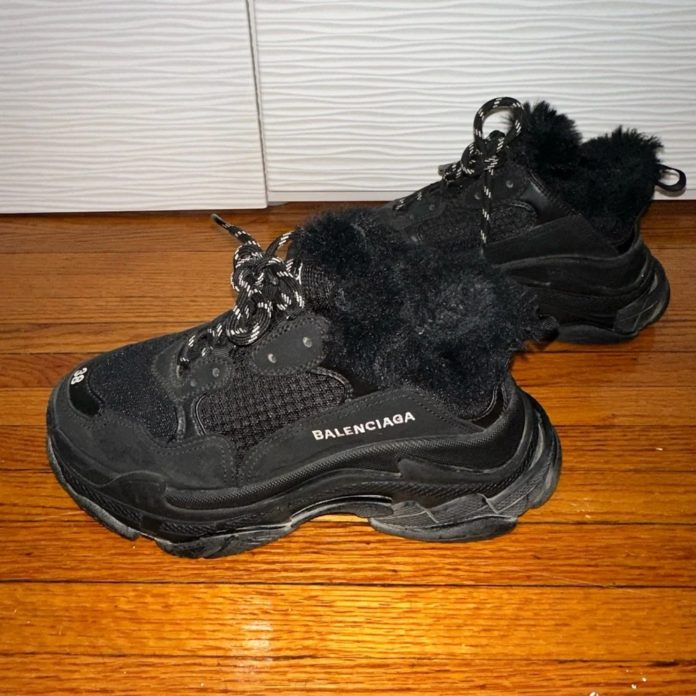 100% Authentic Balenciaga triple s sneakers - Picture 3 of 6